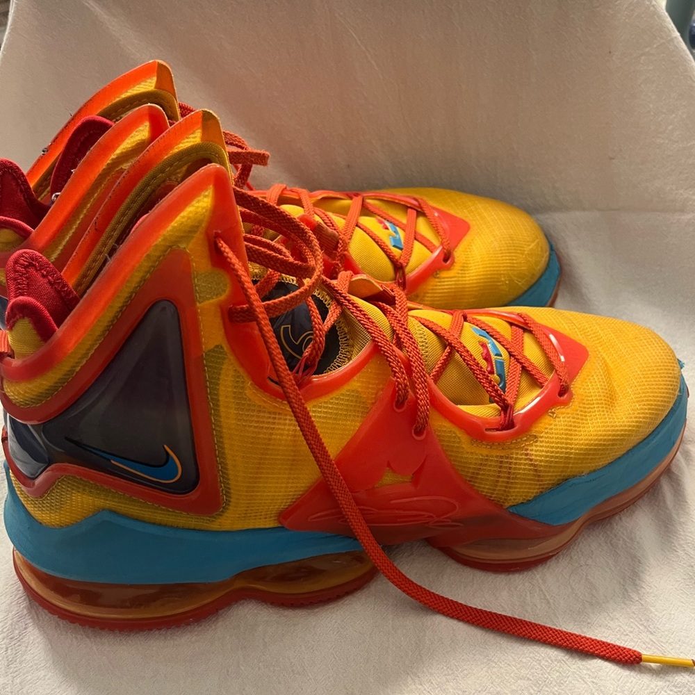 Nike Lebron James Space jam exclusive Basketball shoes